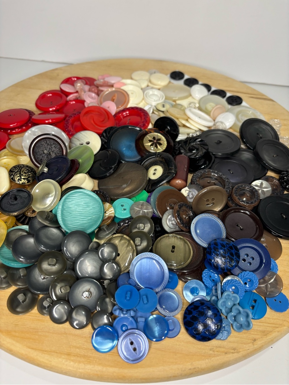 300+buttons Mixed vintage Assorted Buttons Lot - Multicolor